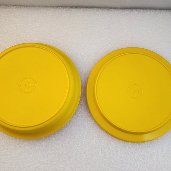 Set of 2 Vtg Tupperware Seal 'N Serve Yellow Bowls - Picture 3 of 13